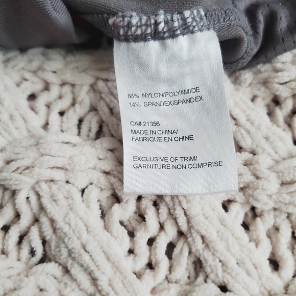 Champion Mid Rise Yoga Capri- Size M - Picture 7 of 8